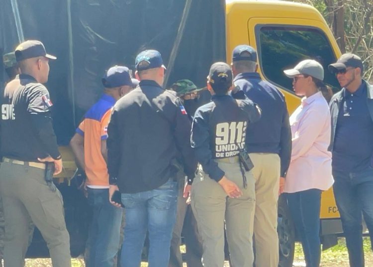 Magistrada Olga Diná llega a zona donde buscan a Yoneli Álvarez y se retira sin ofrecer declaraciones