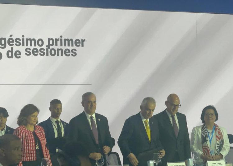 Abinader inaugura la CEPAL en Santiago y llama a convertir el crecimiento en bienestar