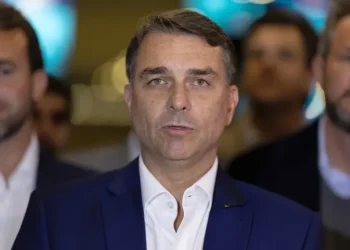 Flávio Bolsonaro cancela a última hora su asistencia al último debate electoral