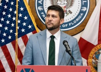 Florida solicita una orden judicial temporal contra Meta por generar adicción en menores