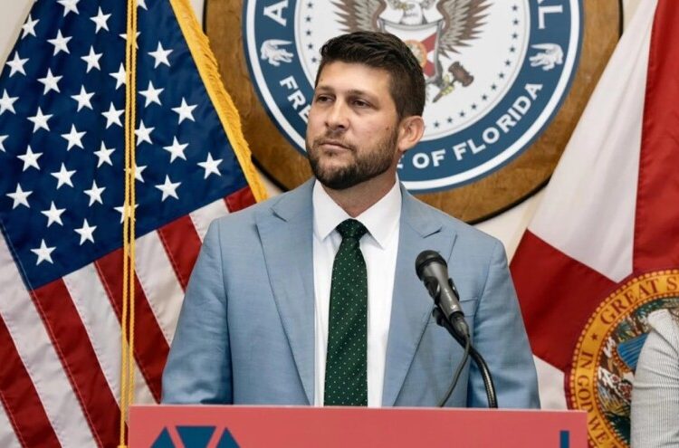 Florida solicita una orden judicial temporal contra Meta por generar adicción en menores
