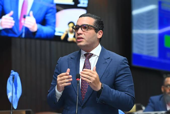 Mariotti pide congelar la nómina pública; advierte aumento de RD$30 mil millones para 2027