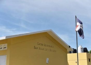Niña de seis años desaparece tras ser arrastrada por corriente de agua en Elías Piña