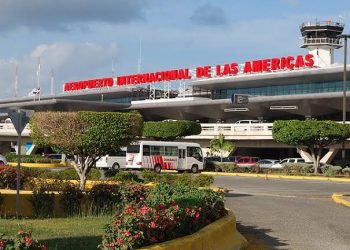 Dictan prisión preventiva contra inspector de Migración acusado de facilitar salida irregular en el AILA