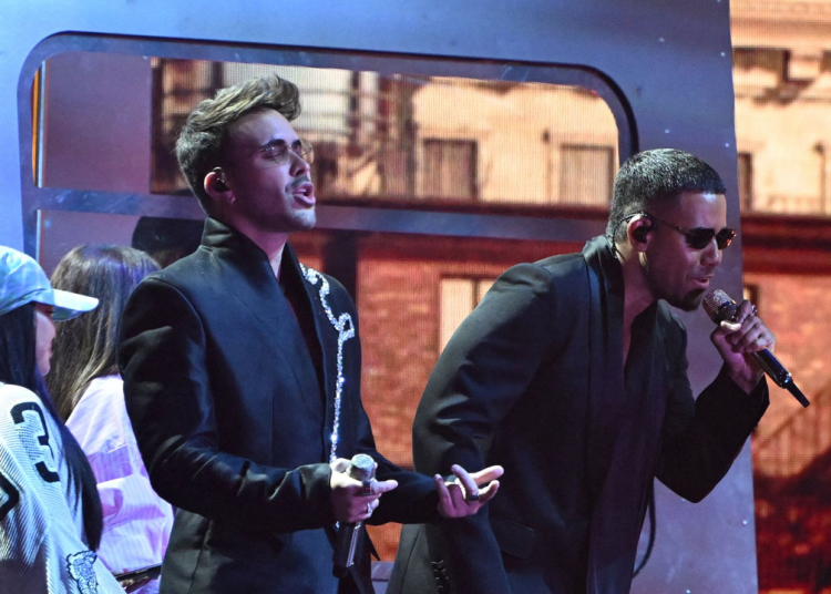 Romeo Santos y Prince Royce conquistan Bogotá con su gira “Mejor Tarde Que Nunca”