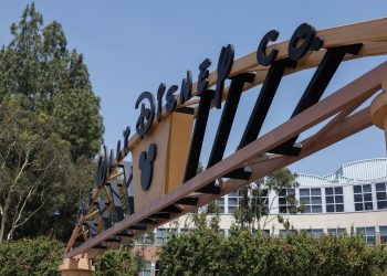 Disney despide a cerca de trescientos empleados y ofrece un retiro anticipado a ejecutivos